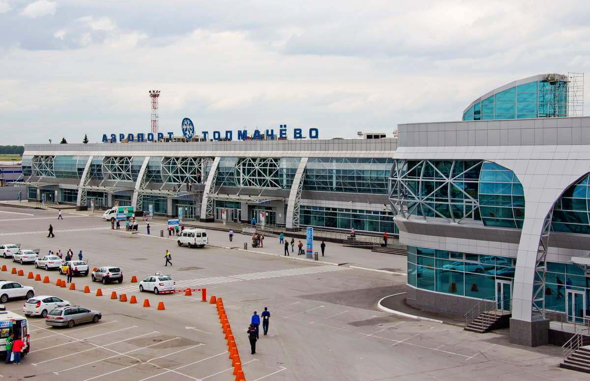 Самолет нск. Аэропорт Толмачево Новосибирск. Самолет в Толмачево Новосибирск. Аэровокзал Толмачево. Барнаульский аэропорт Толмачево.